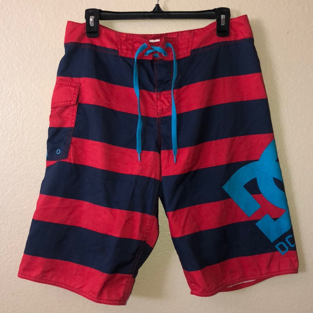 EUC Mens DC swim shorts size 32